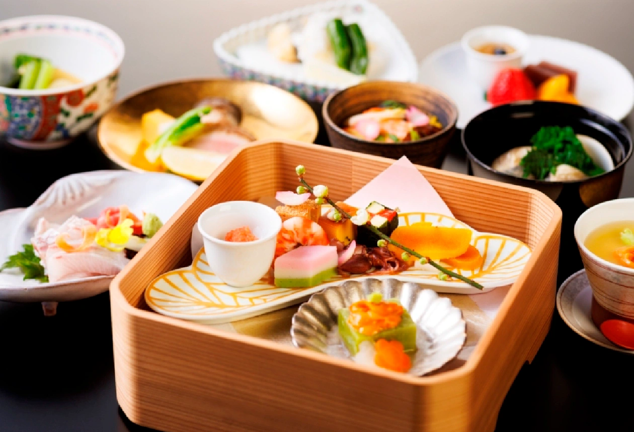 [写真]季節の移ろいを映した彩り豊かな会席料理をご用意